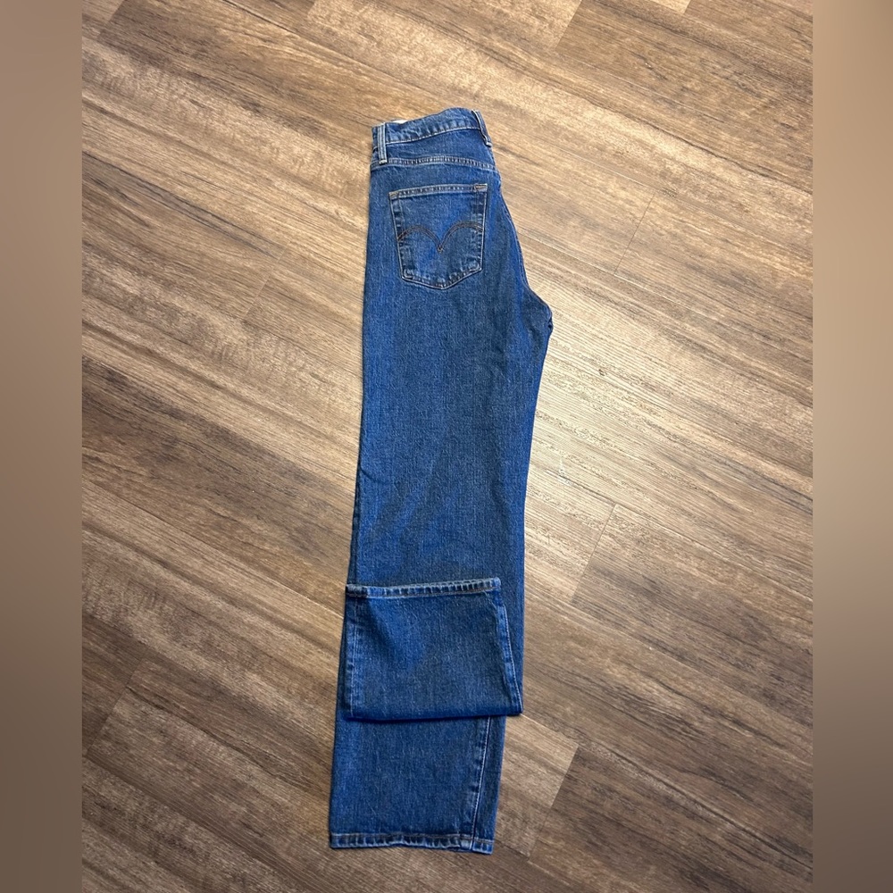 Levi’s Ribcage Straight/Medium Wash - Picture 2 of 3
